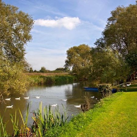 Cherbridge Lodges - Riverside Lodges, Short Lets Oxford Exterior photo