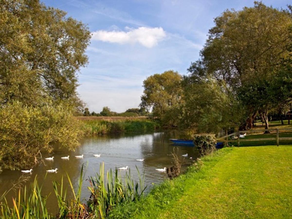 Cherbridge Lodges - Riverside Lodges, Short Lets Oxford Exterior photo
