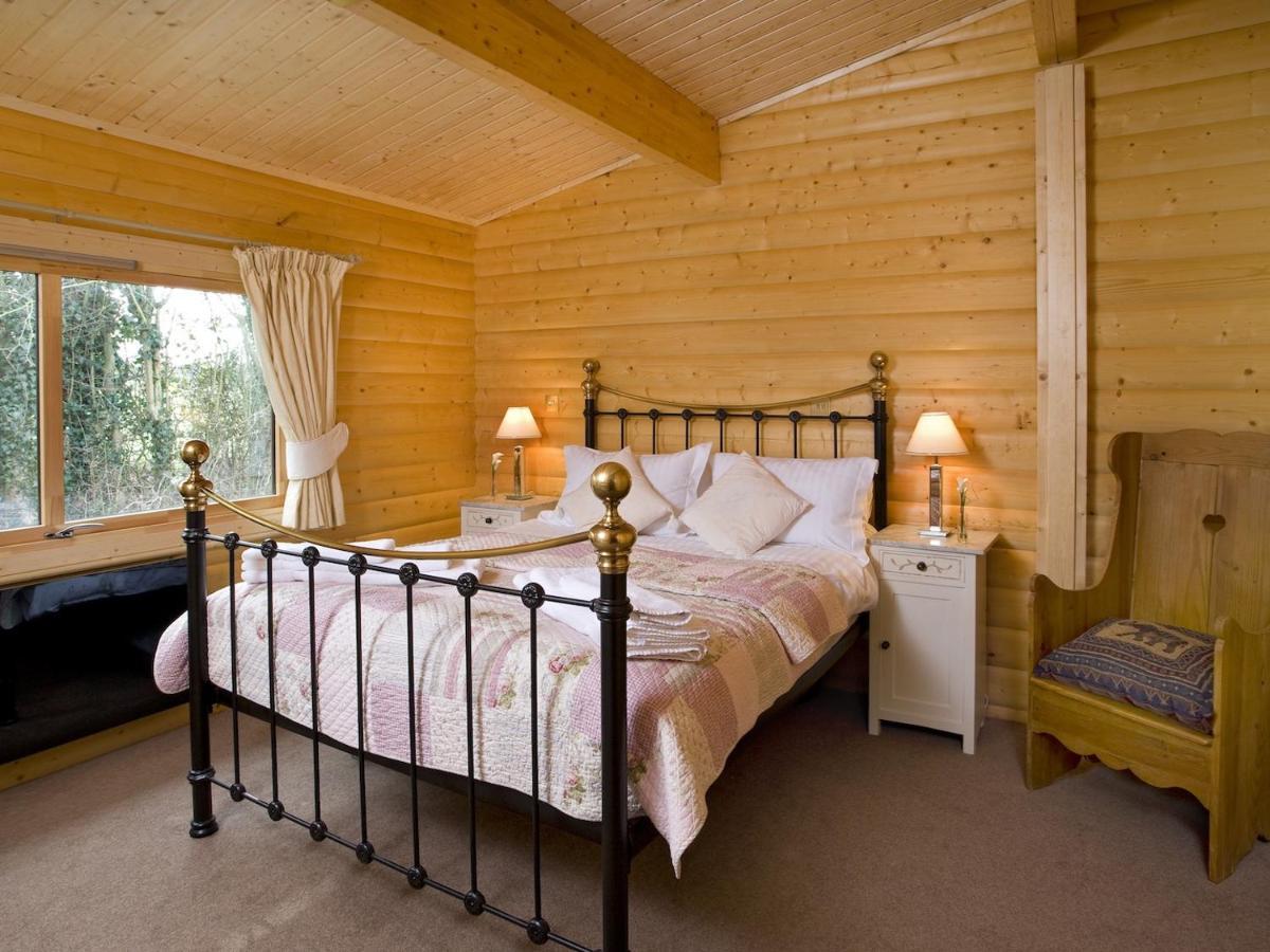Cherbridge Lodges - Riverside Lodges, Short Lets Oxford Exterior photo