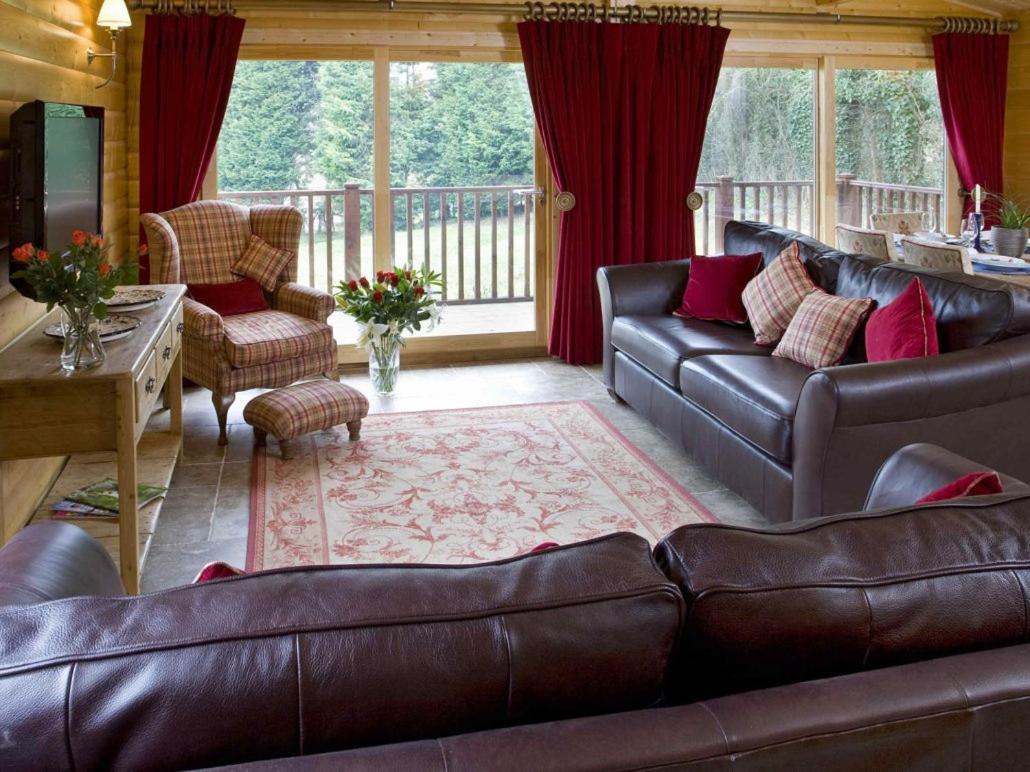 Cherbridge Lodges - Riverside Lodges, Short Lets Oxford Exterior photo