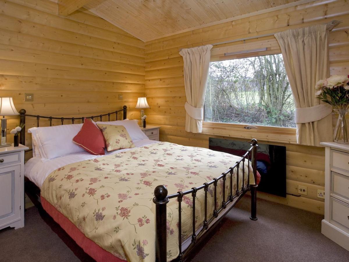 Cherbridge Lodges - Riverside Lodges, Short Lets Oxford Exterior photo
