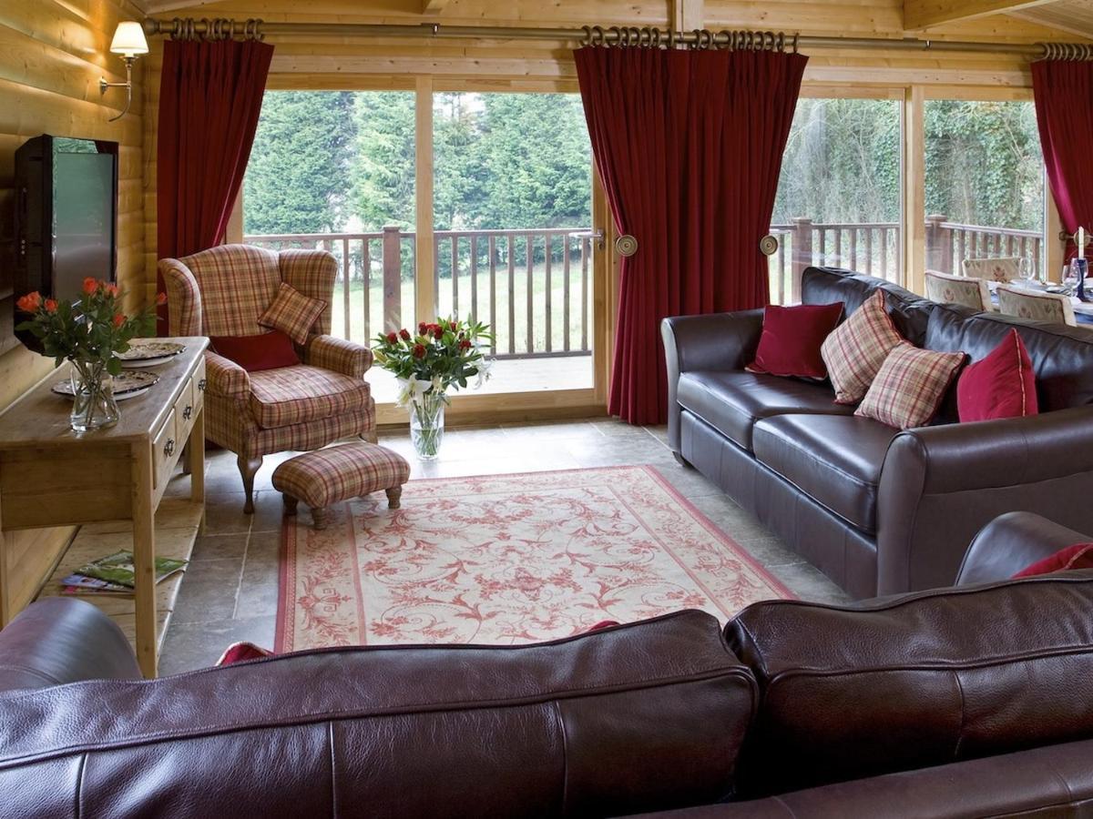Cherbridge Lodges - Riverside Lodges, Short Lets Oxford Room photo