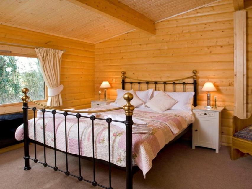 Cherbridge Lodges - Riverside Lodges, Short Lets Oxford Room photo