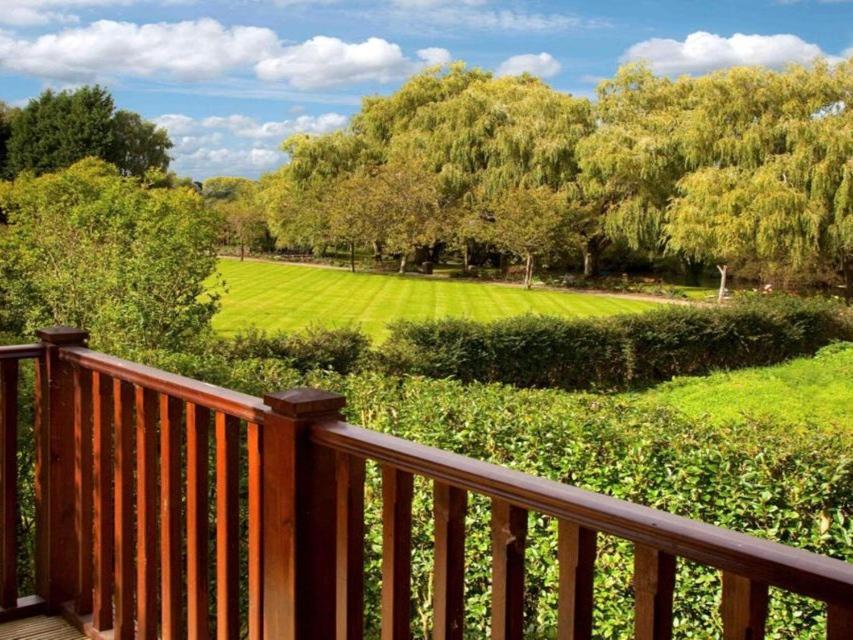 Cherbridge Lodges - Riverside Lodges, Short Lets Oxford Room photo